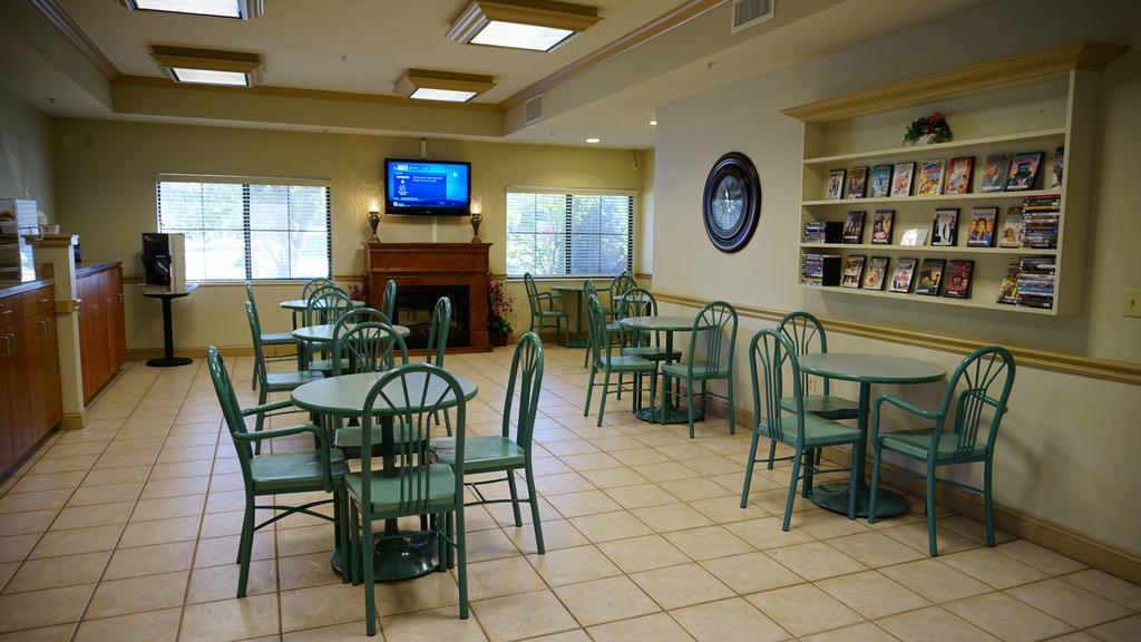 Wesley Inn Wichita Kültér fotó
